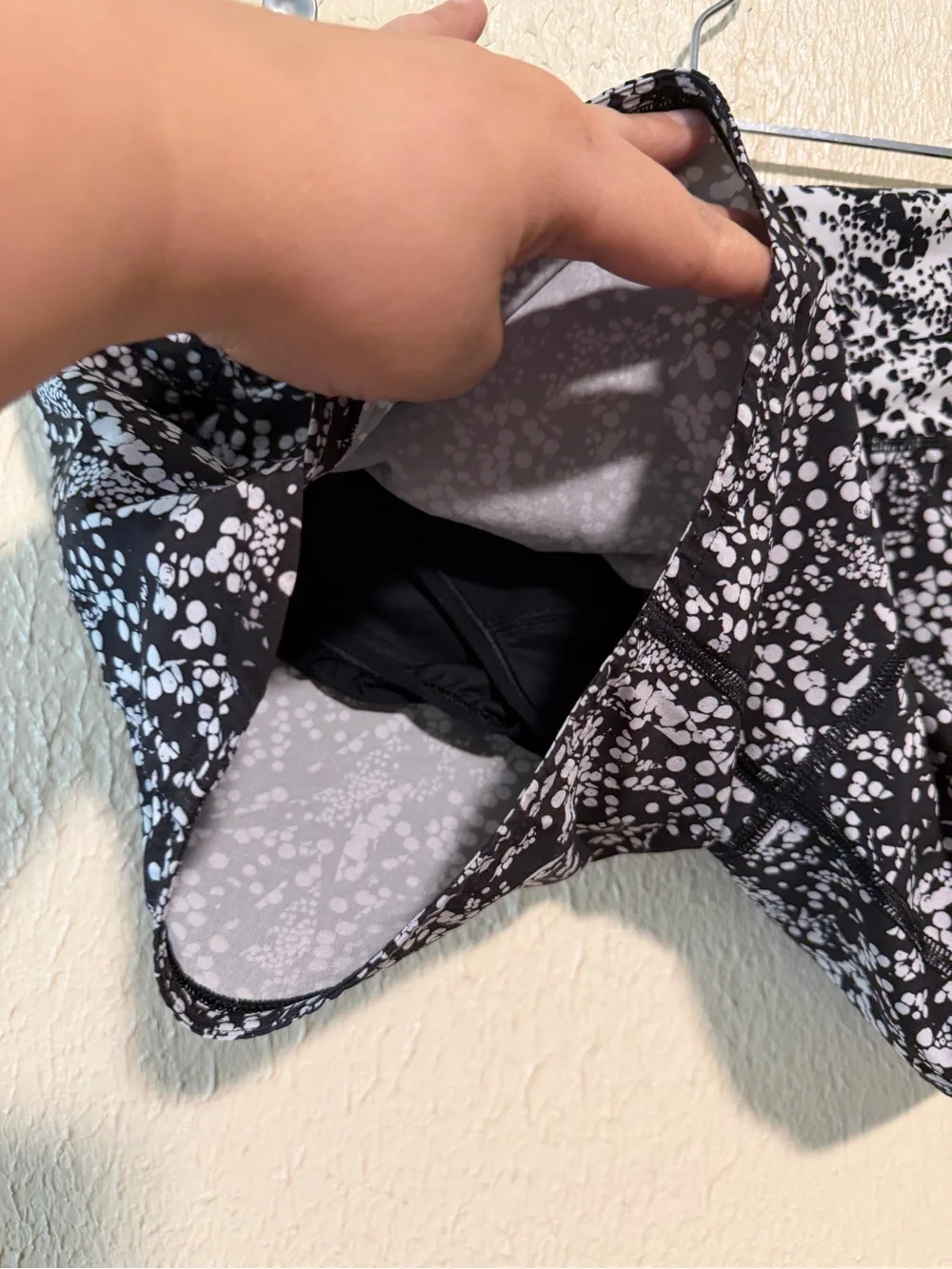Lululemon Speed Up Shorts Size 4 Chirasu Black / Chirakasu Alpine‎ White